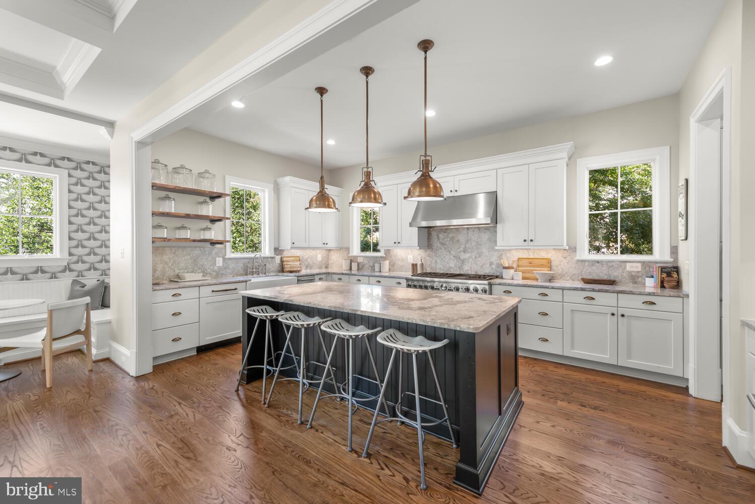 LYON VILLAGE - Residential