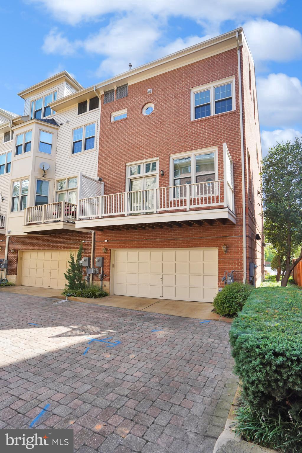 BROMPTONS AT BALLSTON - Residential