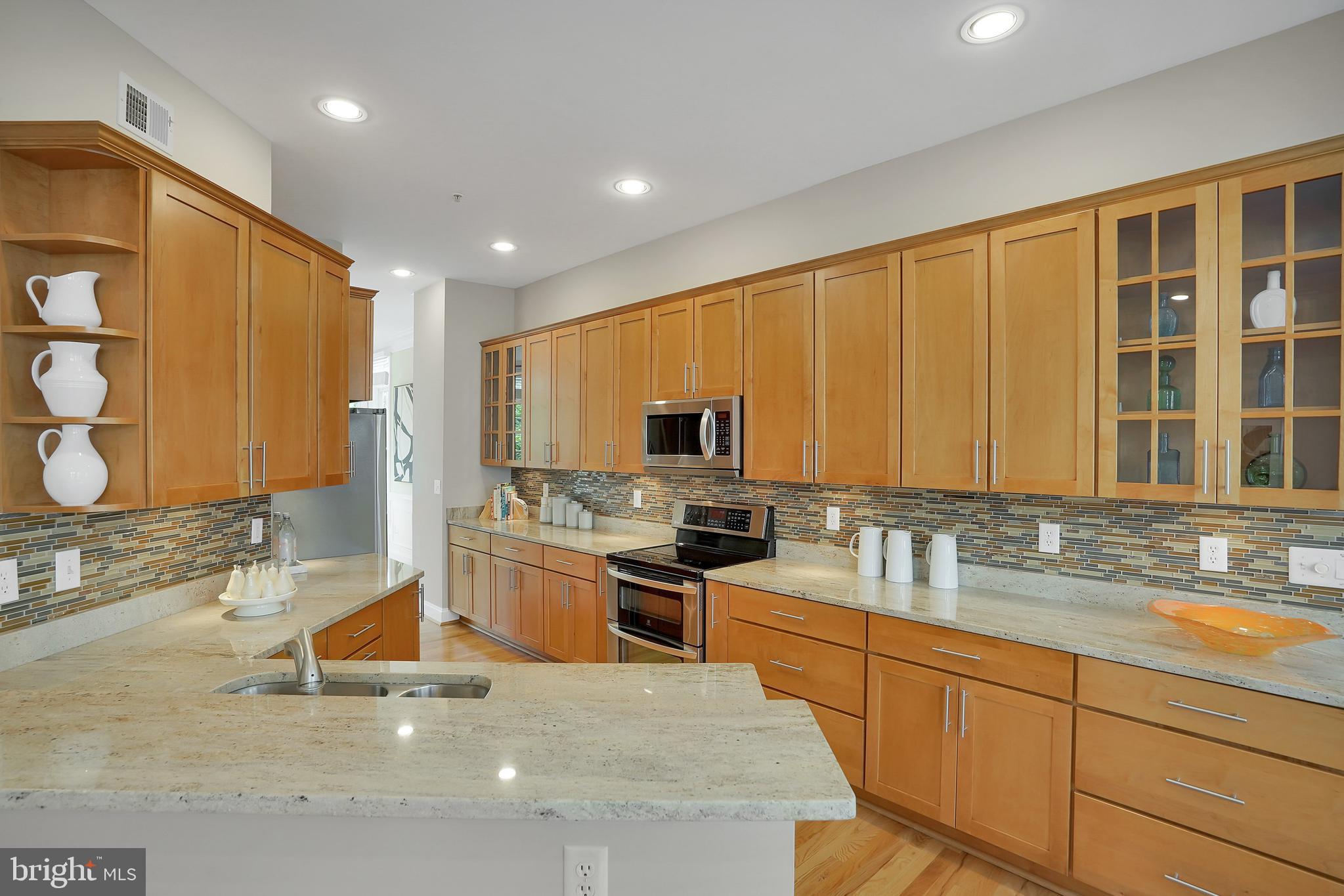 BROMPTONS AT BALLSTON - Residential