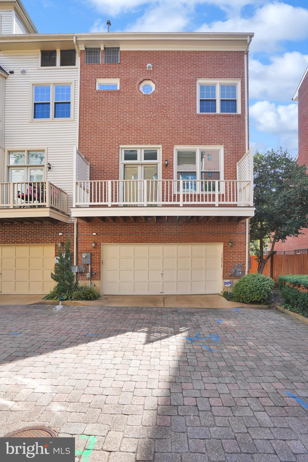 BROMPTONS AT BALLSTON - Residential