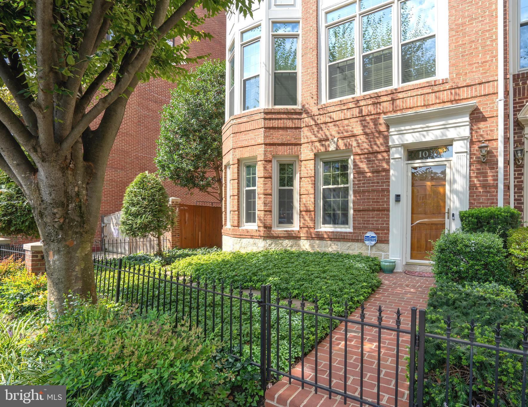 BROMPTONS AT BALLSTON - Residential