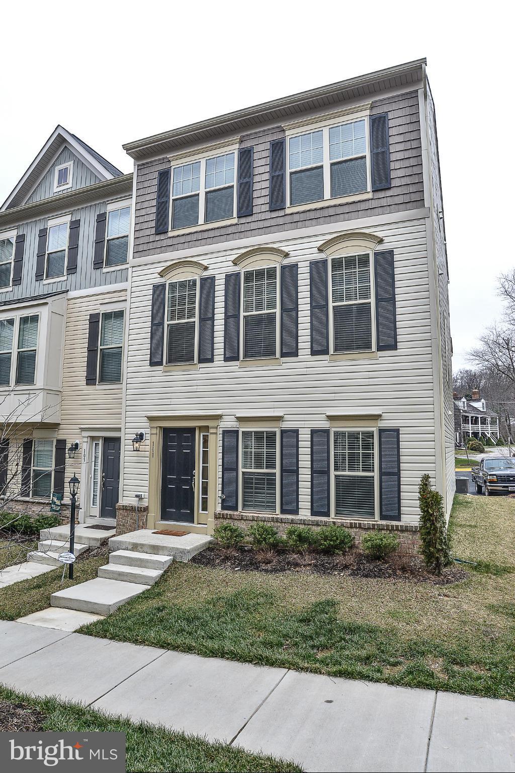 OCCOQUAN HEIGHTS - Residential Lease