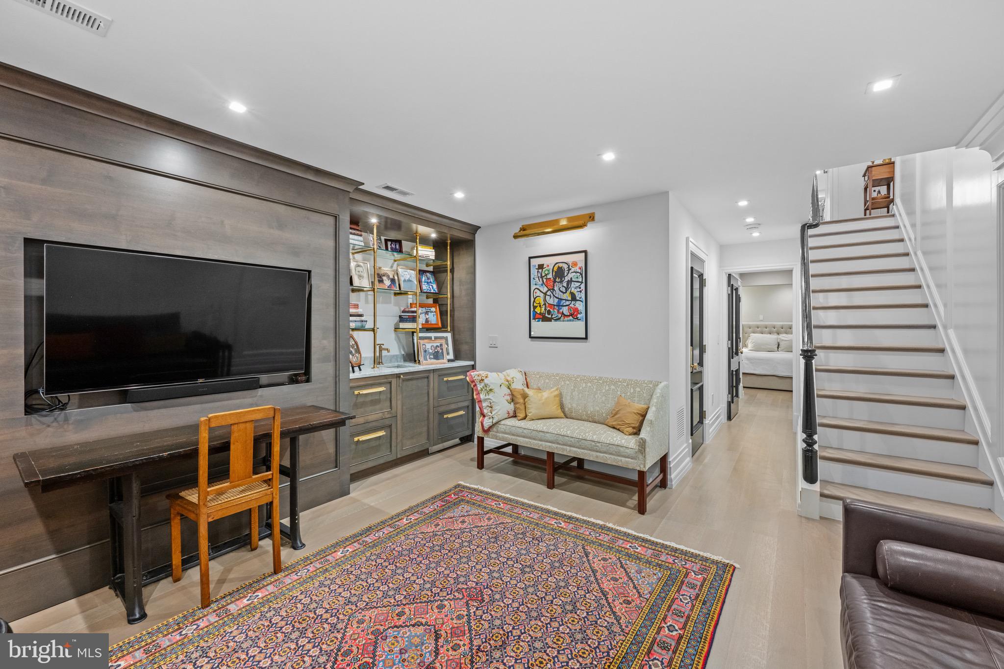 DUPONT CIRCLE - Residential