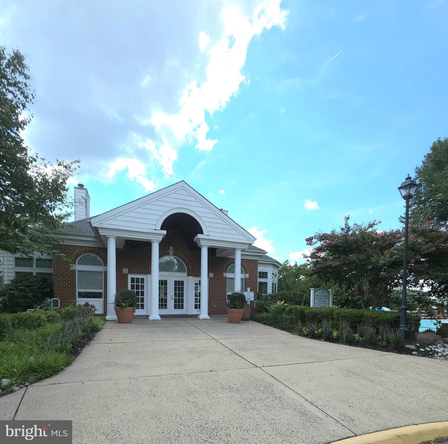 2661 MCGUFFEYS COURT