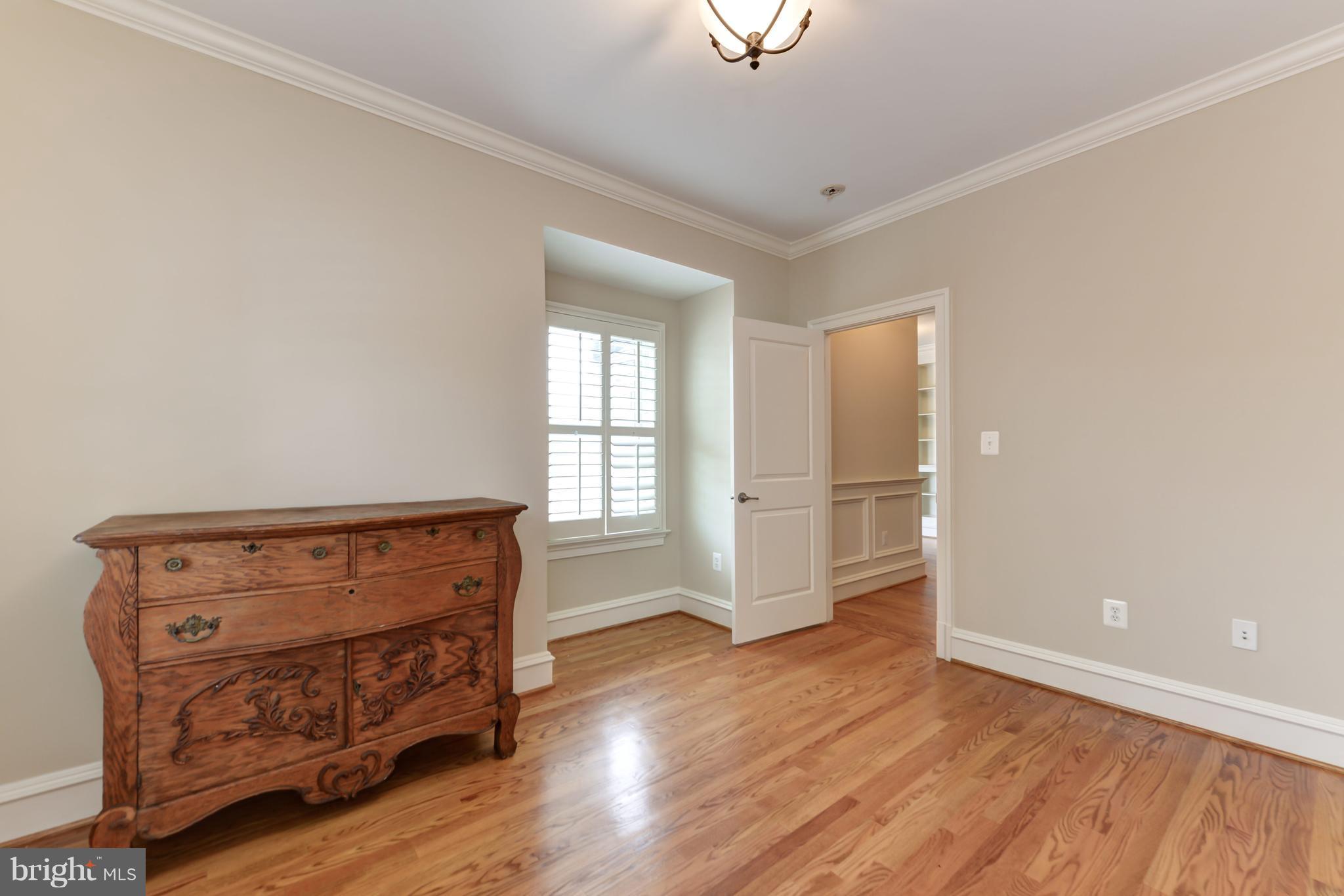 SHERWOOD FOREST - Residential