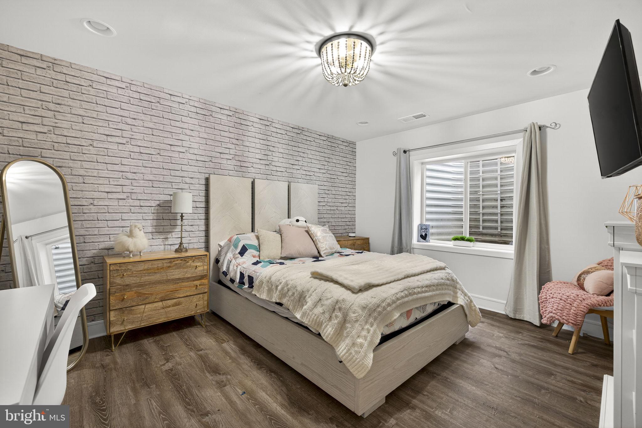 MEADOW BROOK FARM - Residential