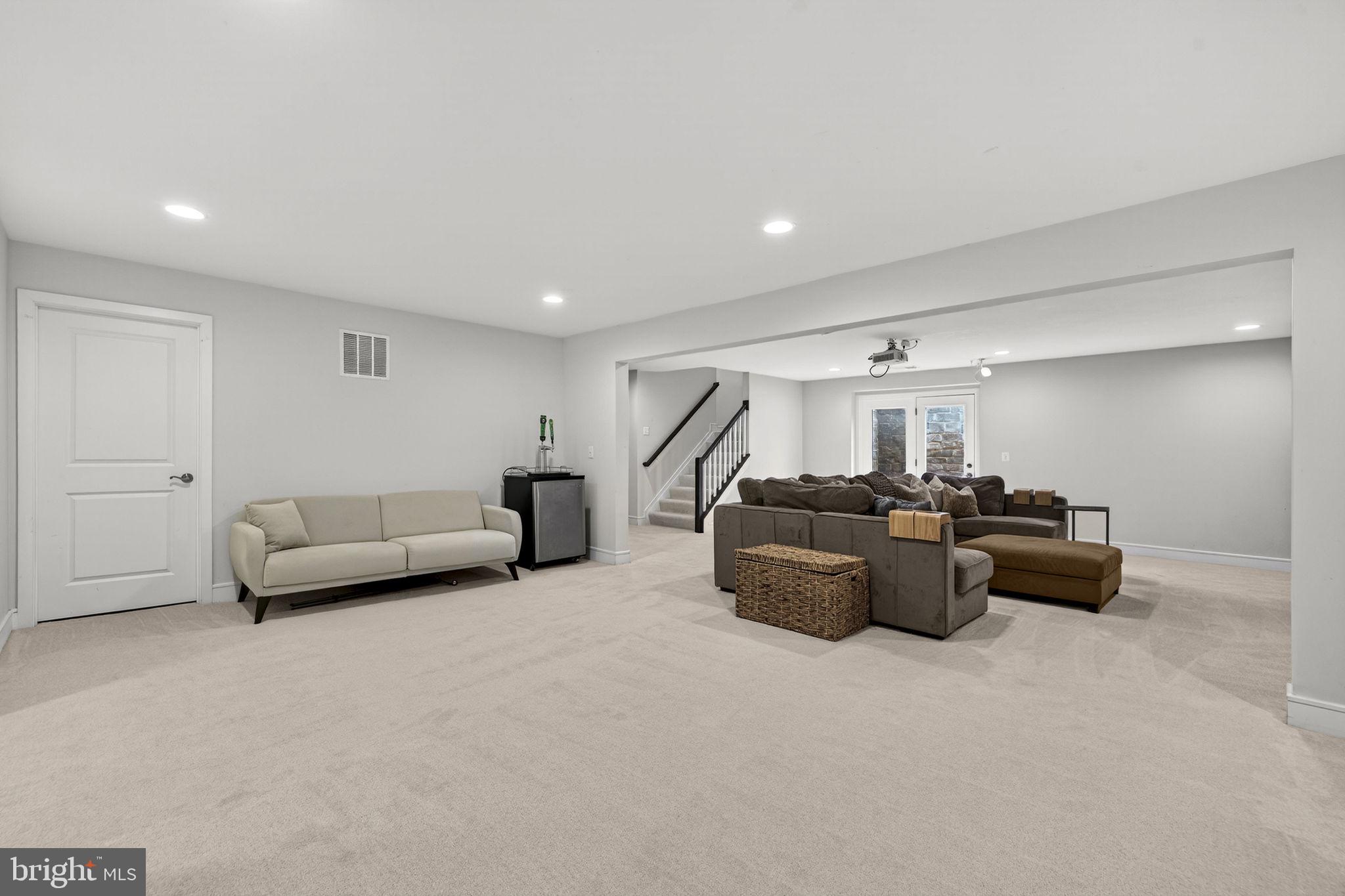 MEADOW BROOK FARM - Residential