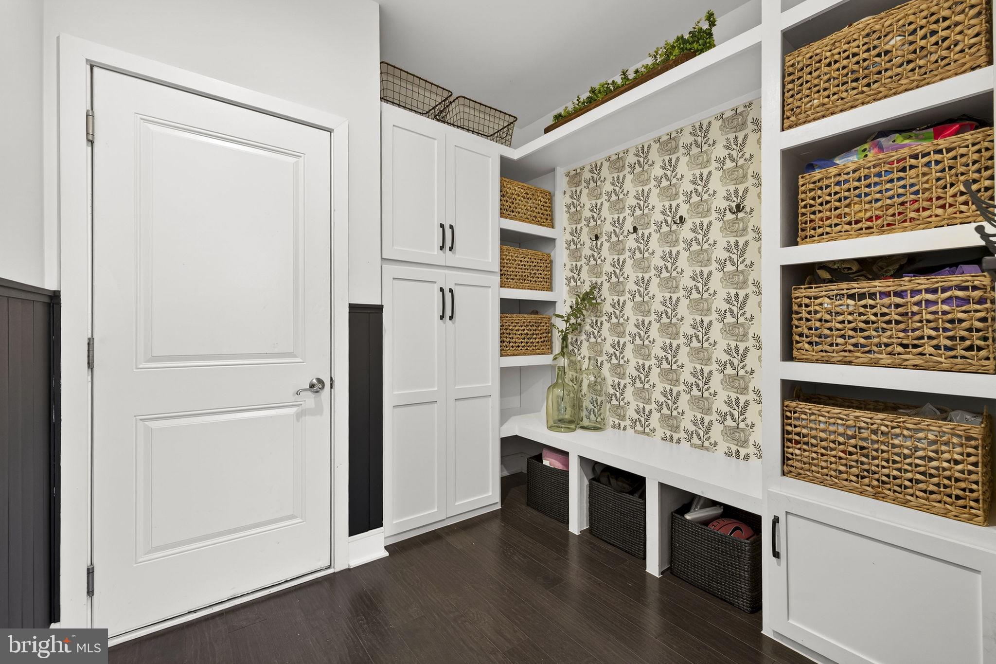 MEADOW BROOK FARM - Residential