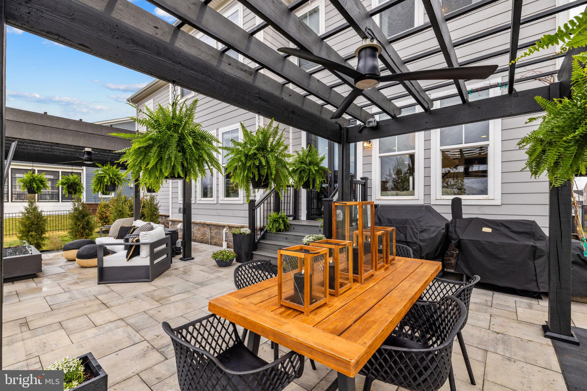 MEADOW BROOK FARM - Residential