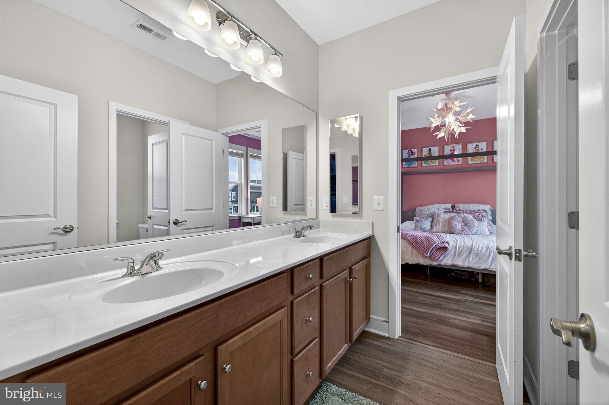 MEADOW BROOK FARM - Residential