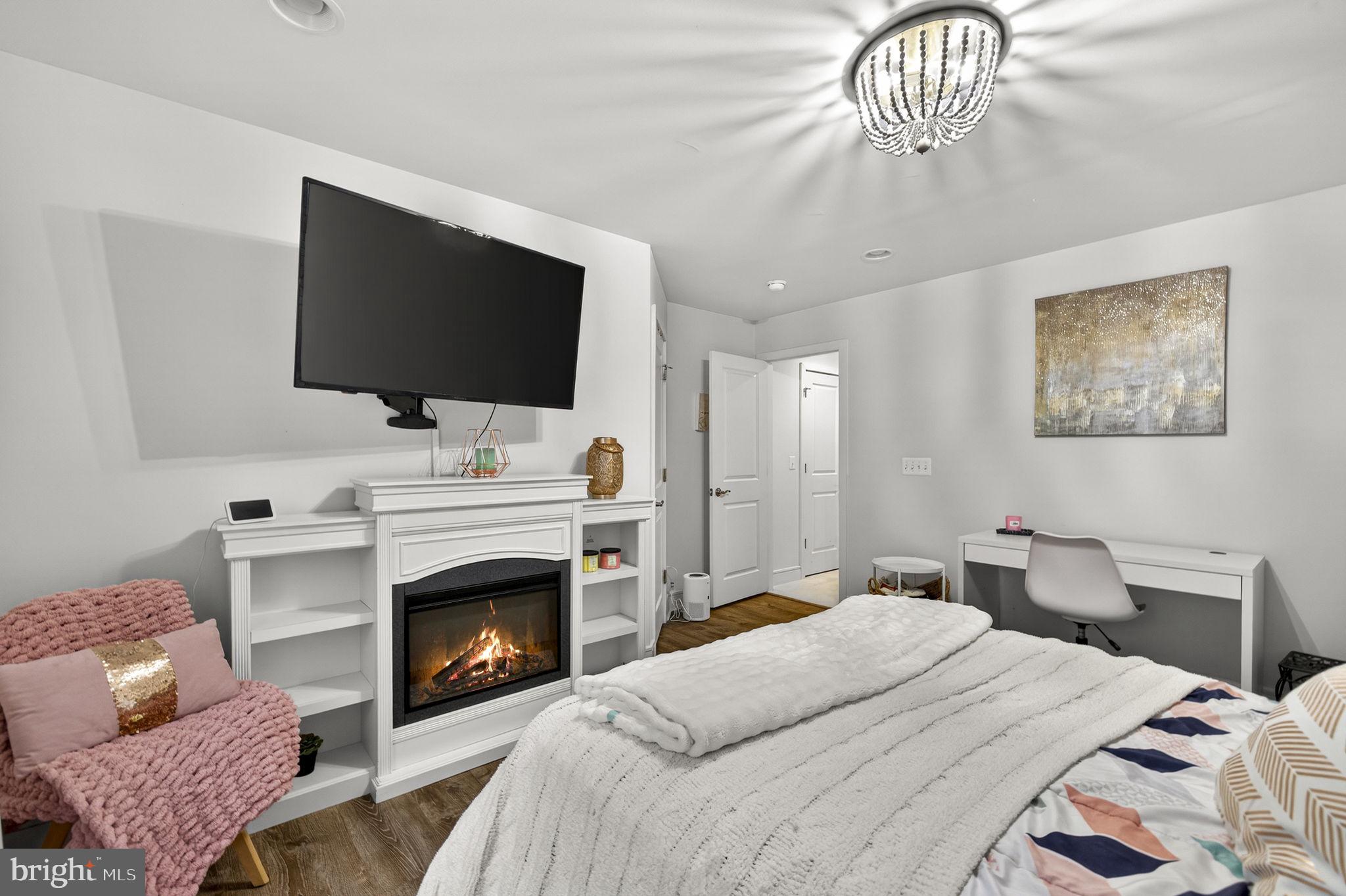 MEADOW BROOK FARM - Residential