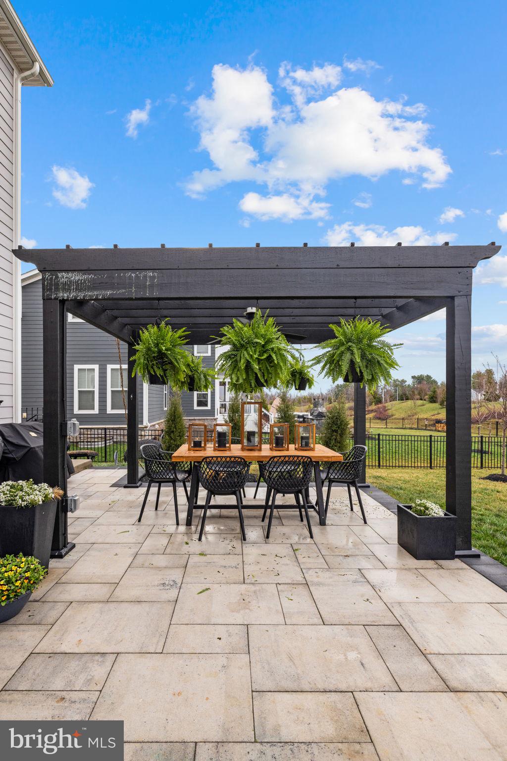 MEADOW BROOK FARM - Residential