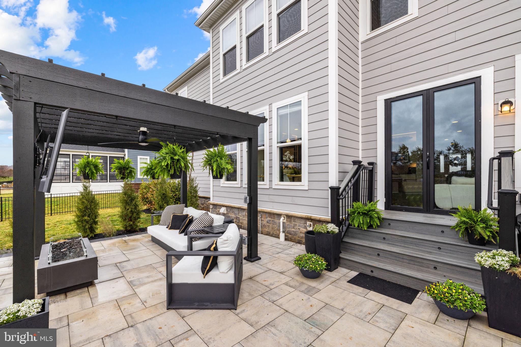 MEADOW BROOK FARM - Residential