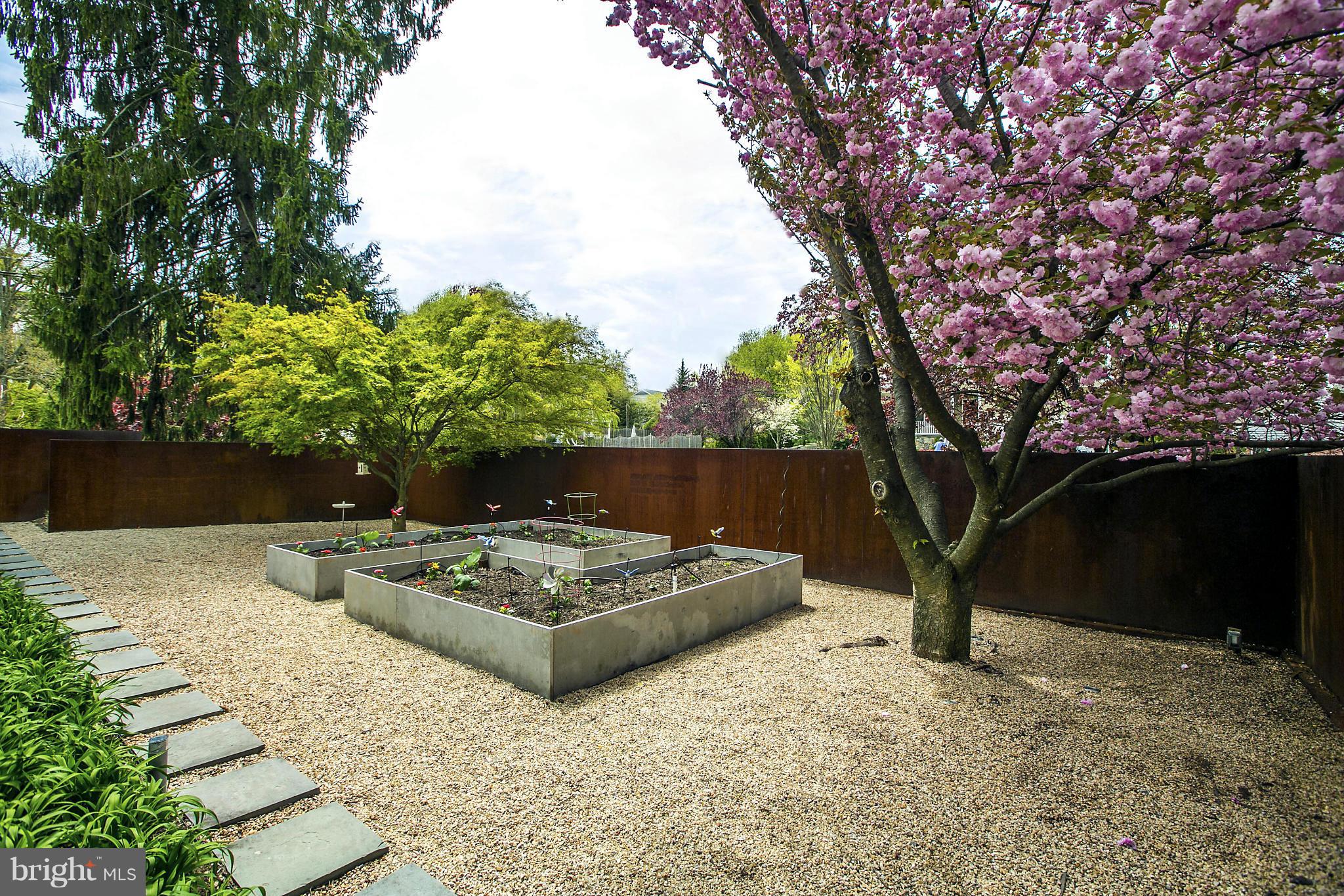 PINEVIEW - Residential