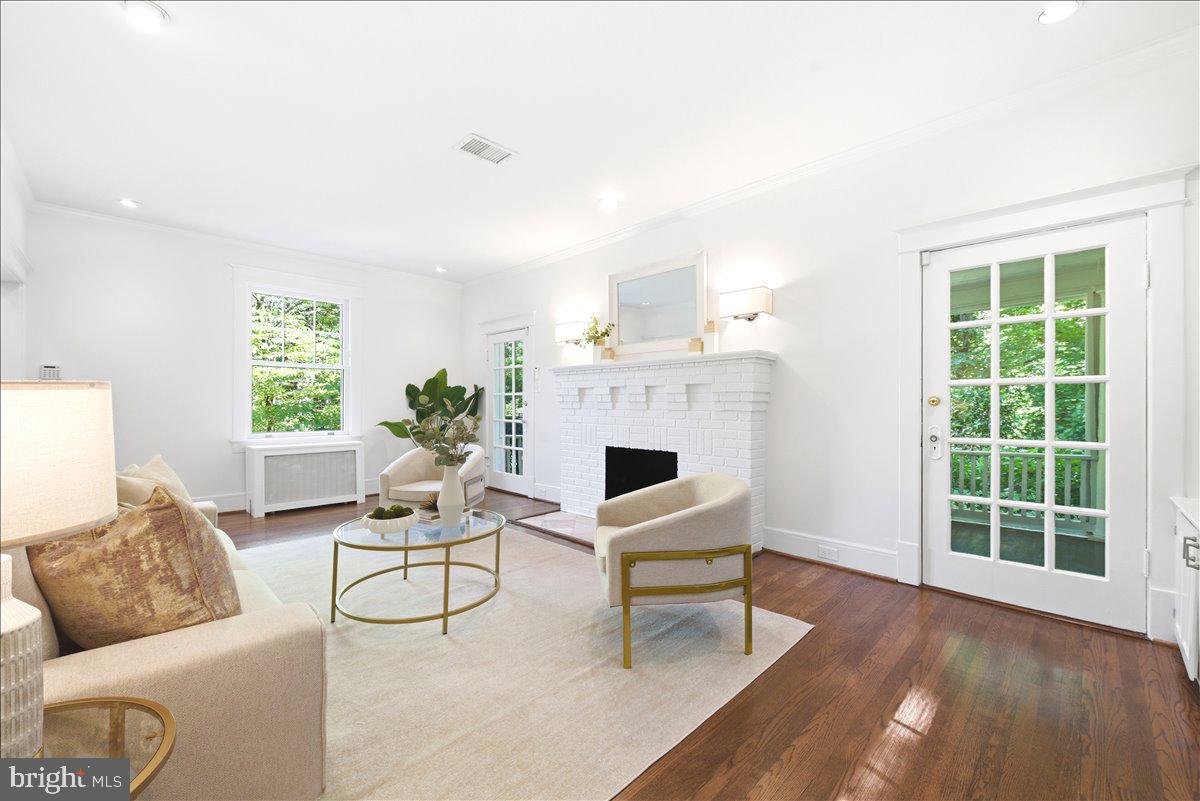 CHEVY CHASE - Residential