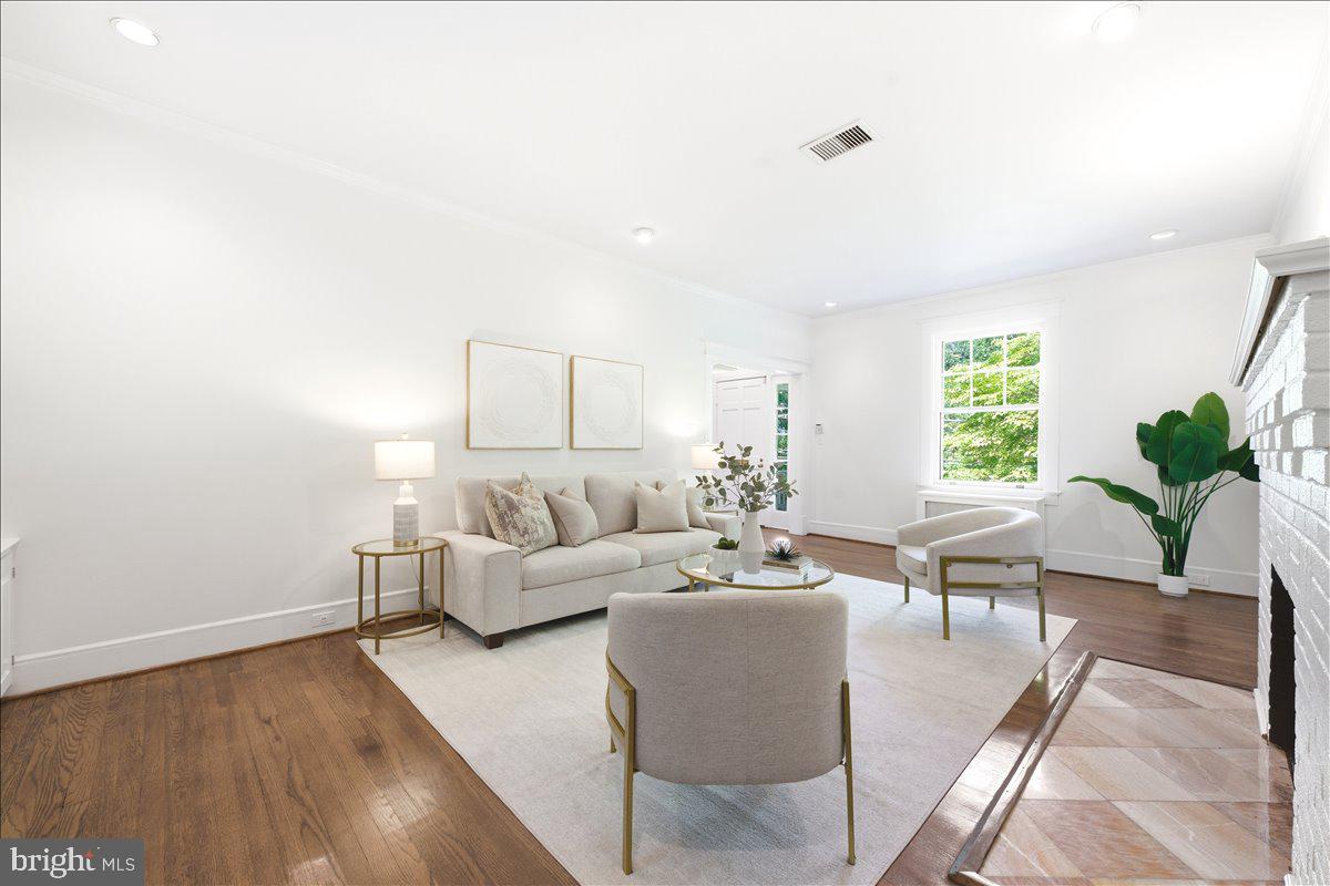 CHEVY CHASE - Residential