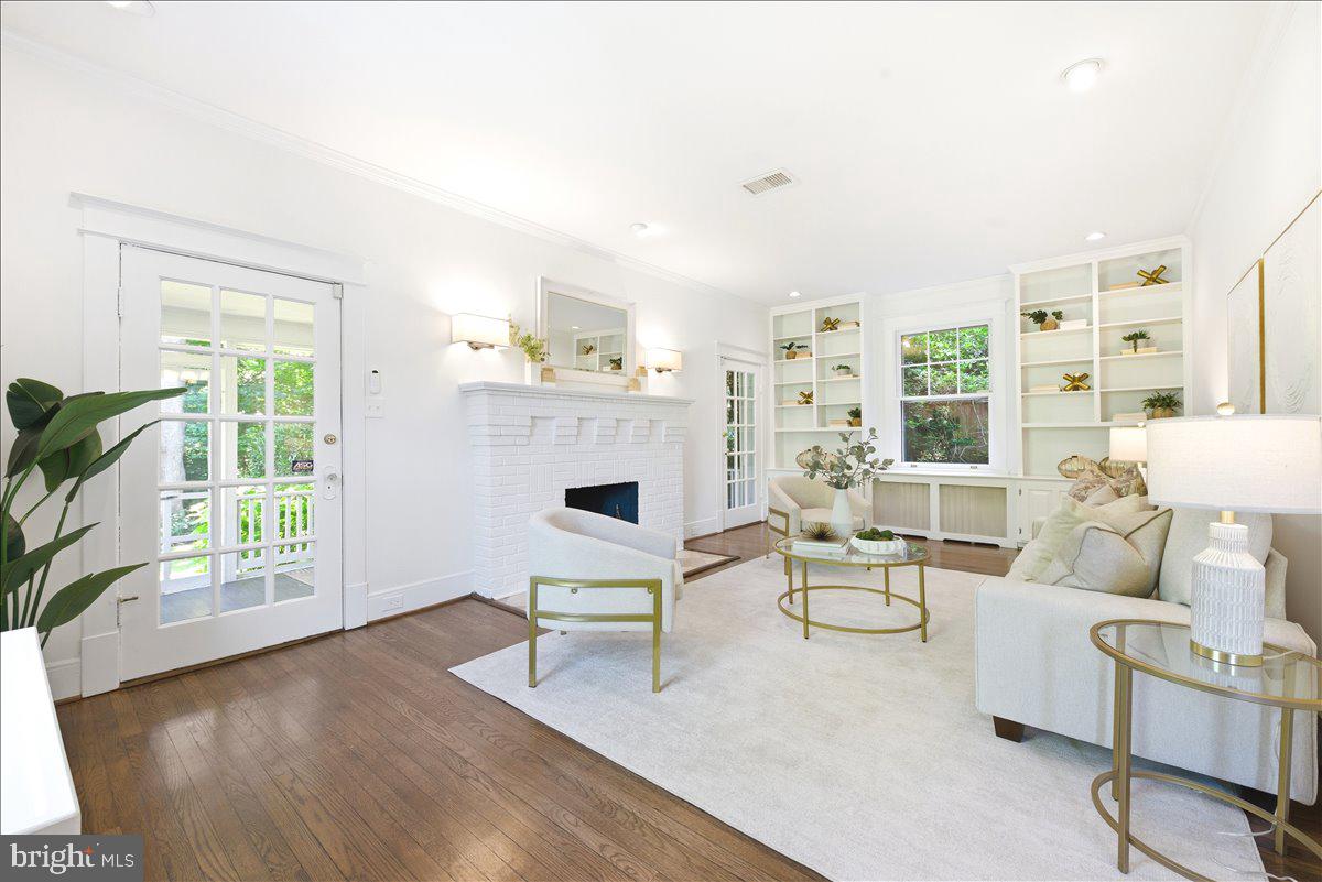 CHEVY CHASE - Residential