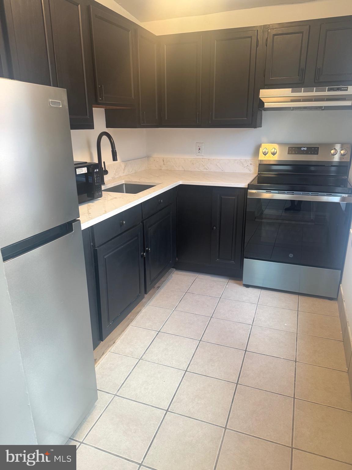 HOLLINS MARKET - Residential Lease