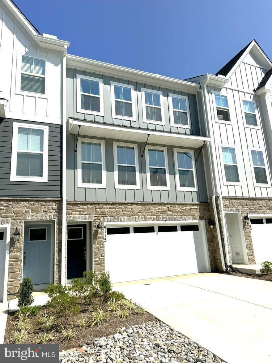 HALF-MONTH FREE RENT WITH 12+ MONTH LEASE!! 

Discover an exquisite residential lease opportunity in this stunning Craftsman-style townhouse, built in 2024. This home boasts an open floor plan that seamlessly connects the family room and dining area, perfect for entertaining. The gourmet kitchen features upgraded countertops, an island, and ENERGY STAR stainless steel appliances, ensuring both style and efficiency. Retreat to the spacious primary suite with a walk-in closet and luxurious bath. Enjoy the comfort of recessed lighting and plush carpeting throughout. Outside, beautifully maintained common areas and sidewalks invite leisurely strolls, while nearby picnic areas and jogging paths enhance your lifestyle. With an attached oversized garage and ample driveway space, convenience is at your fingertips. Available for lease starting September 1, 2025, this property offers a minimum 12-month lease, providing a perfect blend of luxury and comfort. Experience the exclusive lifestyle this home has to offer!