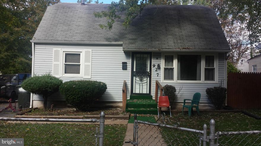 This property needs some TLC, and is looking for primarily a cash buyer.  This is a Handyman Special. There is a lot of space, and a great floor plan.  The garage is detached with even more great space, and a large backyard. Check it out, and let your imagination show you the value.