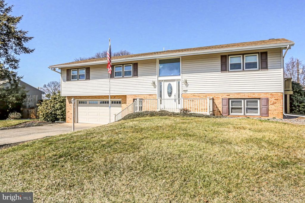 Photo of 503 Park Hills Dr, MECHANICSBURG, PA 17055 (MLS # PACB2051460)