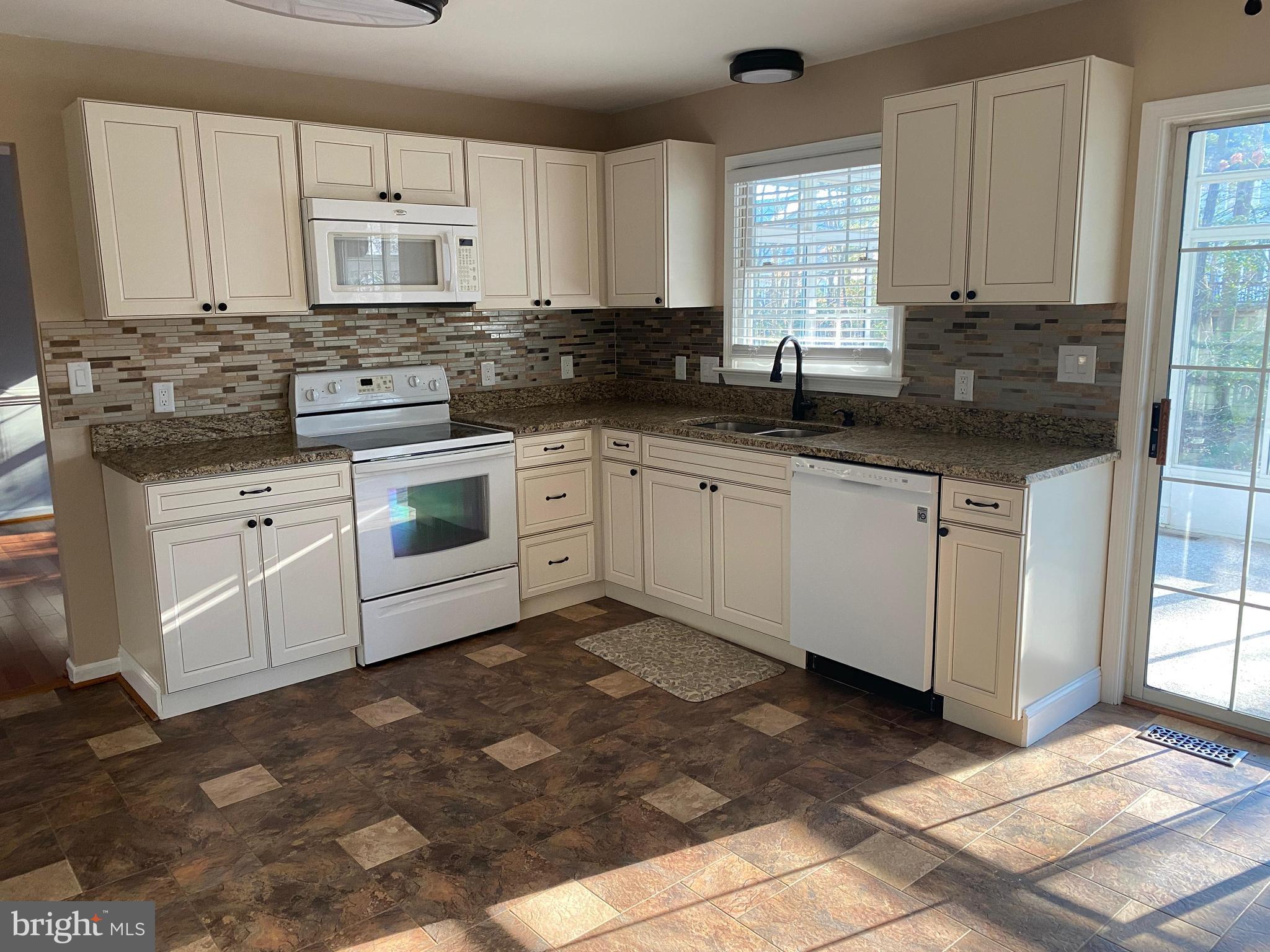 KINGSWOOD - Residential Lease