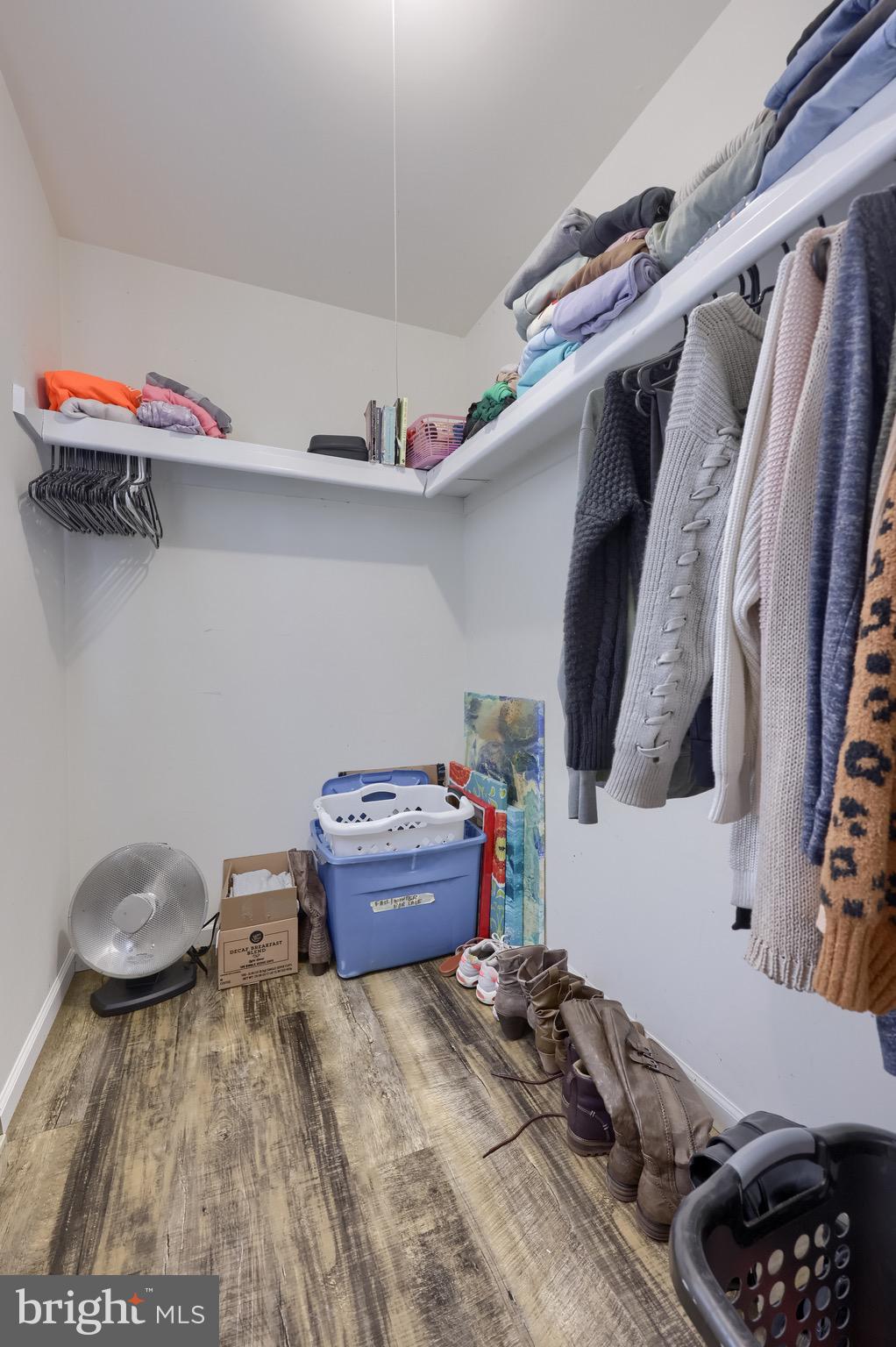 VILLAGE PARK - Residential