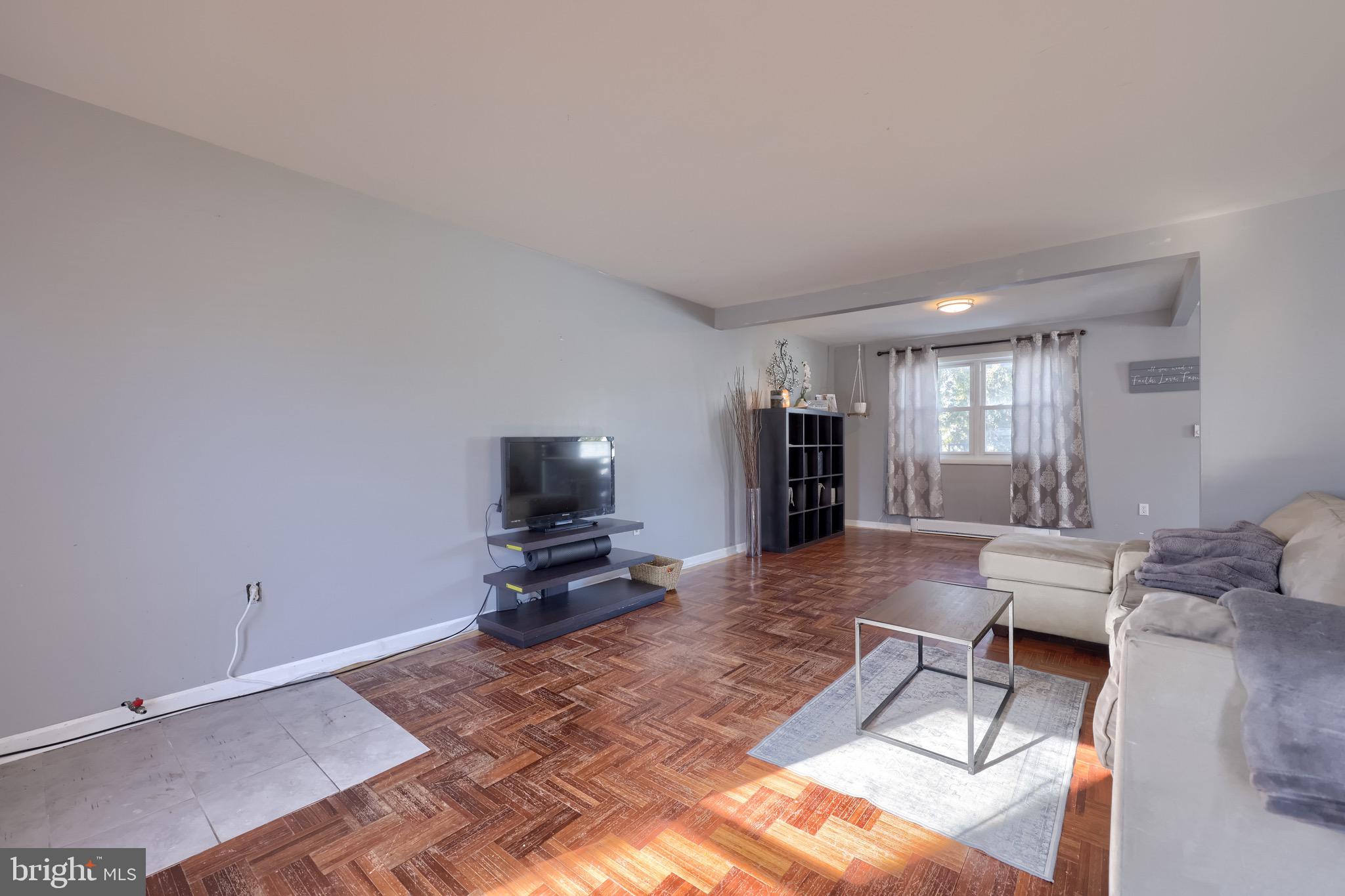 VILLAGE PARK - Residential