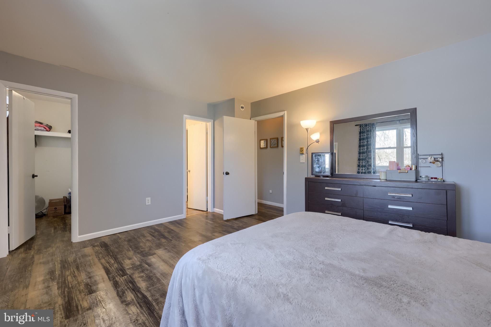 VILLAGE PARK - Residential