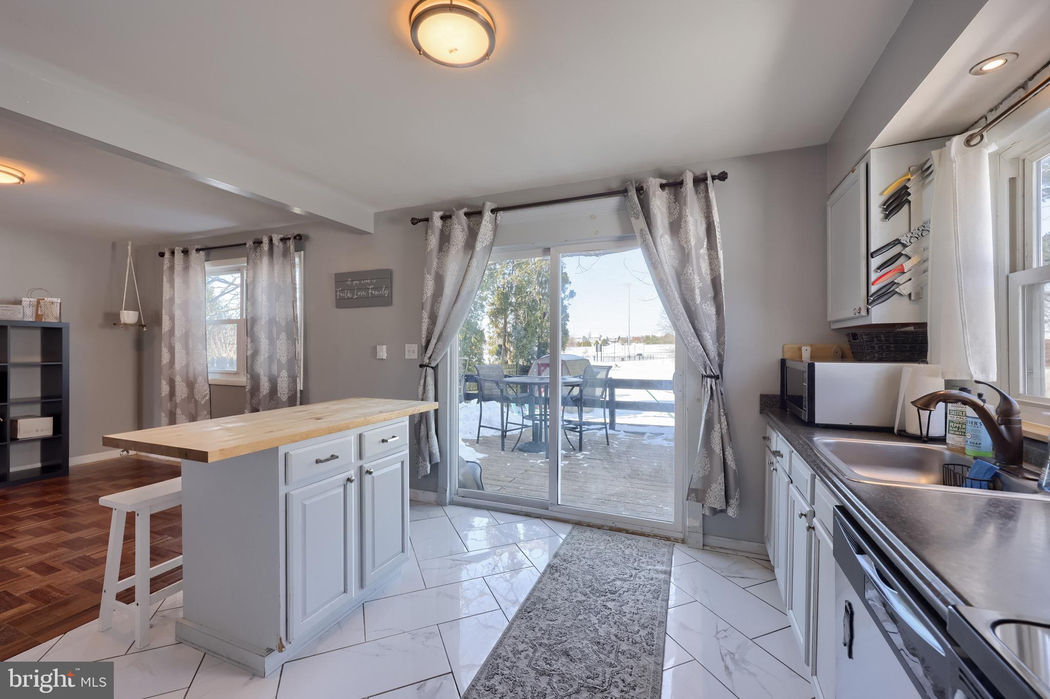 VILLAGE PARK - Residential