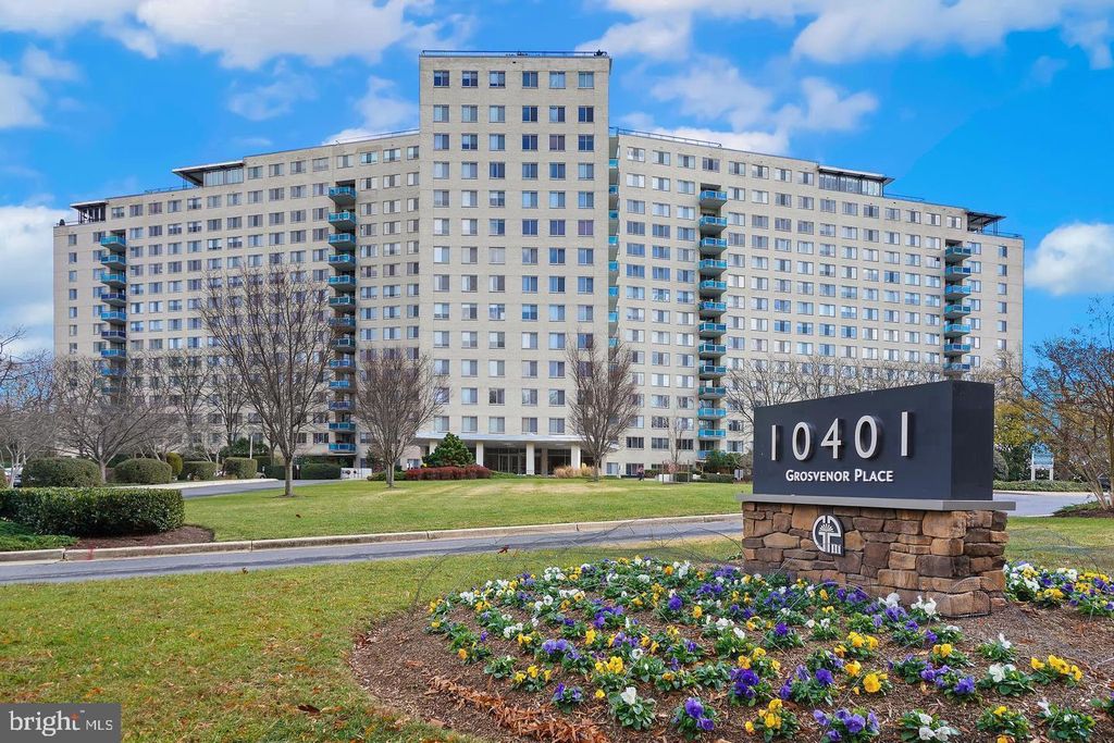 Photo of 10401 Grosvenor Place #1704, ROCKVILLE, MD 20852 (MLS # MDMC2214912)