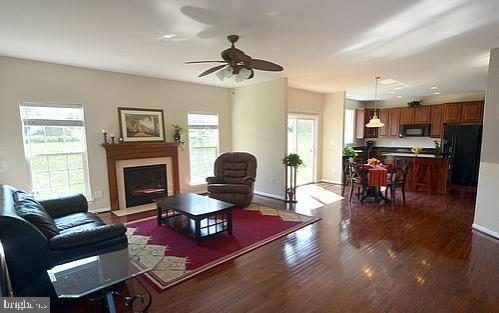 AUTUMN VIEW - Residential Lease