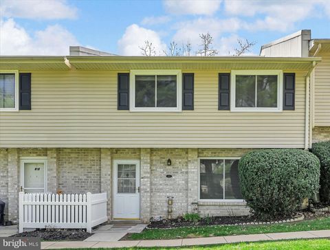 Condo For Sale - 402 Village Walk #402<br/> EXTON, PA 19341