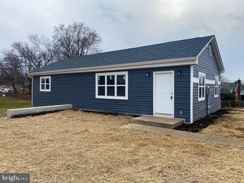 Homes For Sale - 206 E 14th Avenue<br/> RANSON, WV 25438