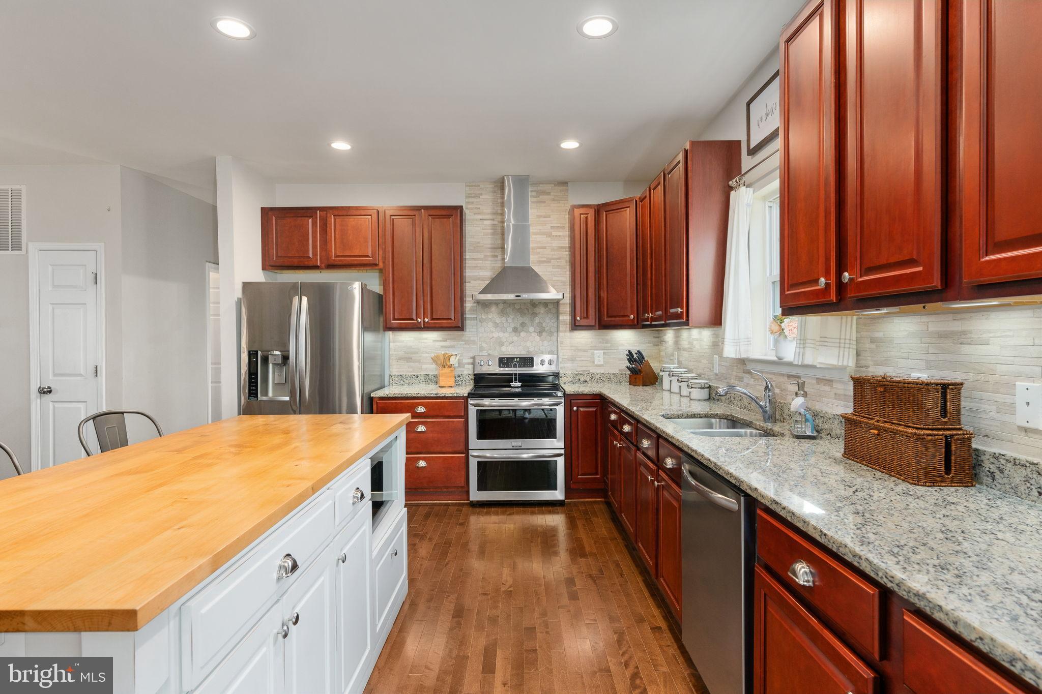 GOLDEN BROOK EST - Residential