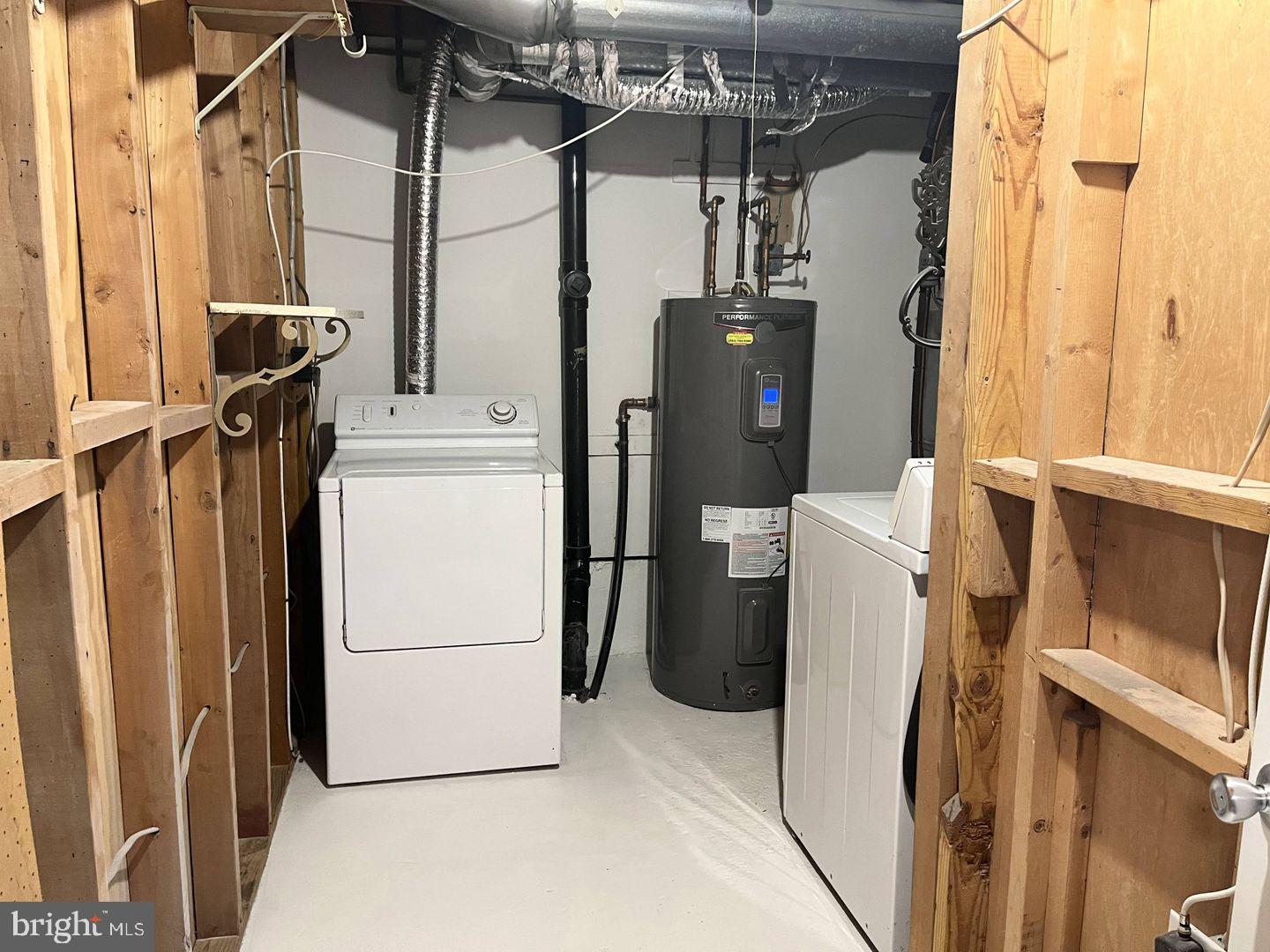 CYRANDALL VALLEY NORTH - Residential Lease