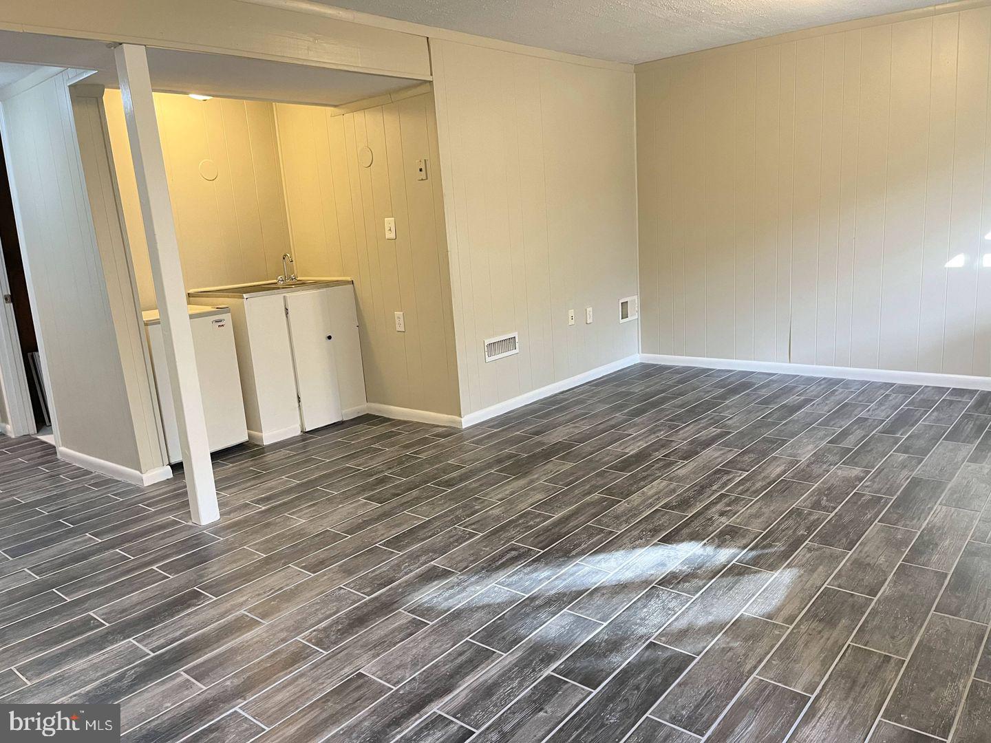 CYRANDALL VALLEY NORTH - Residential Lease