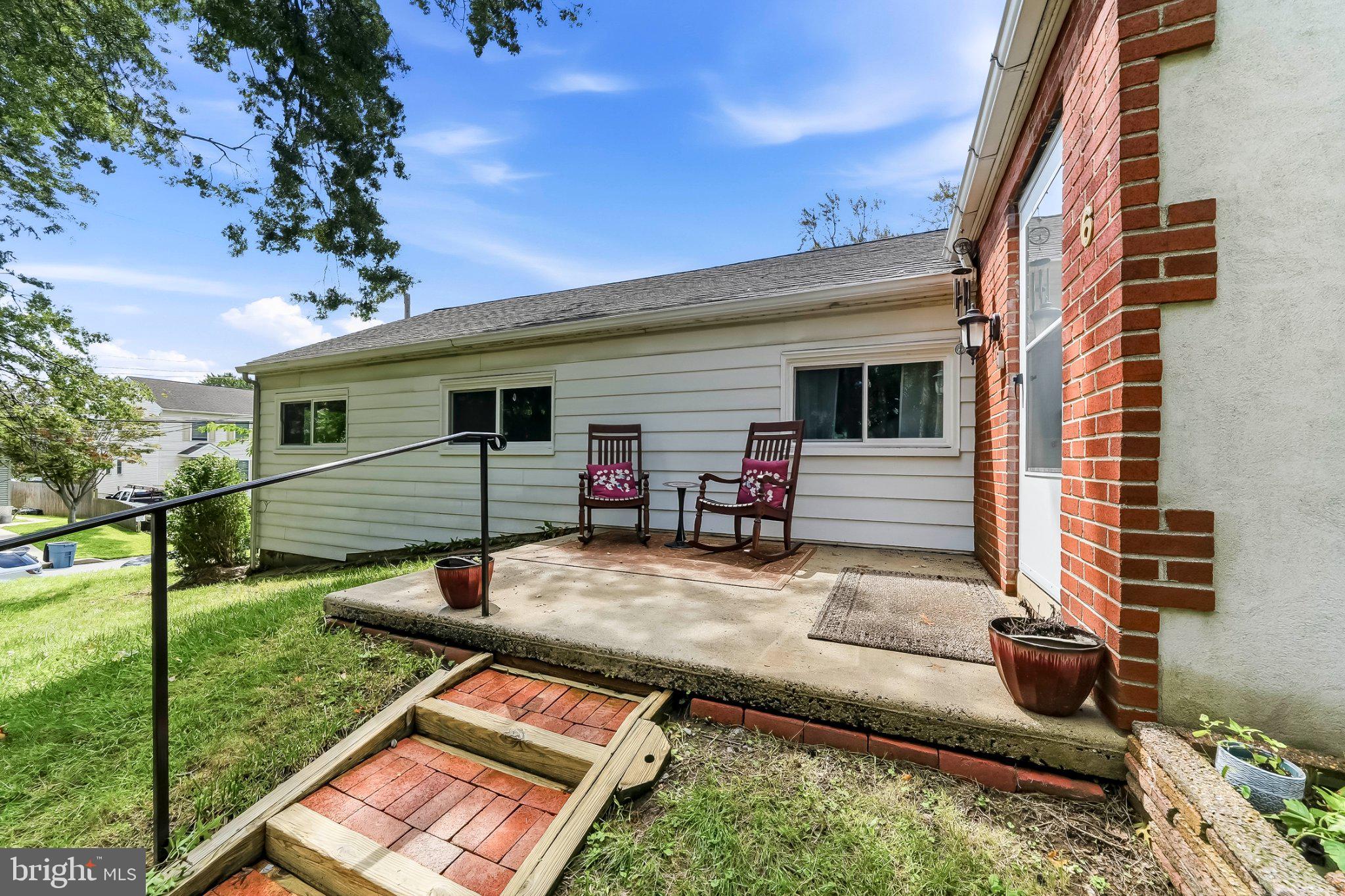 4 N GARFIELD AVENUE