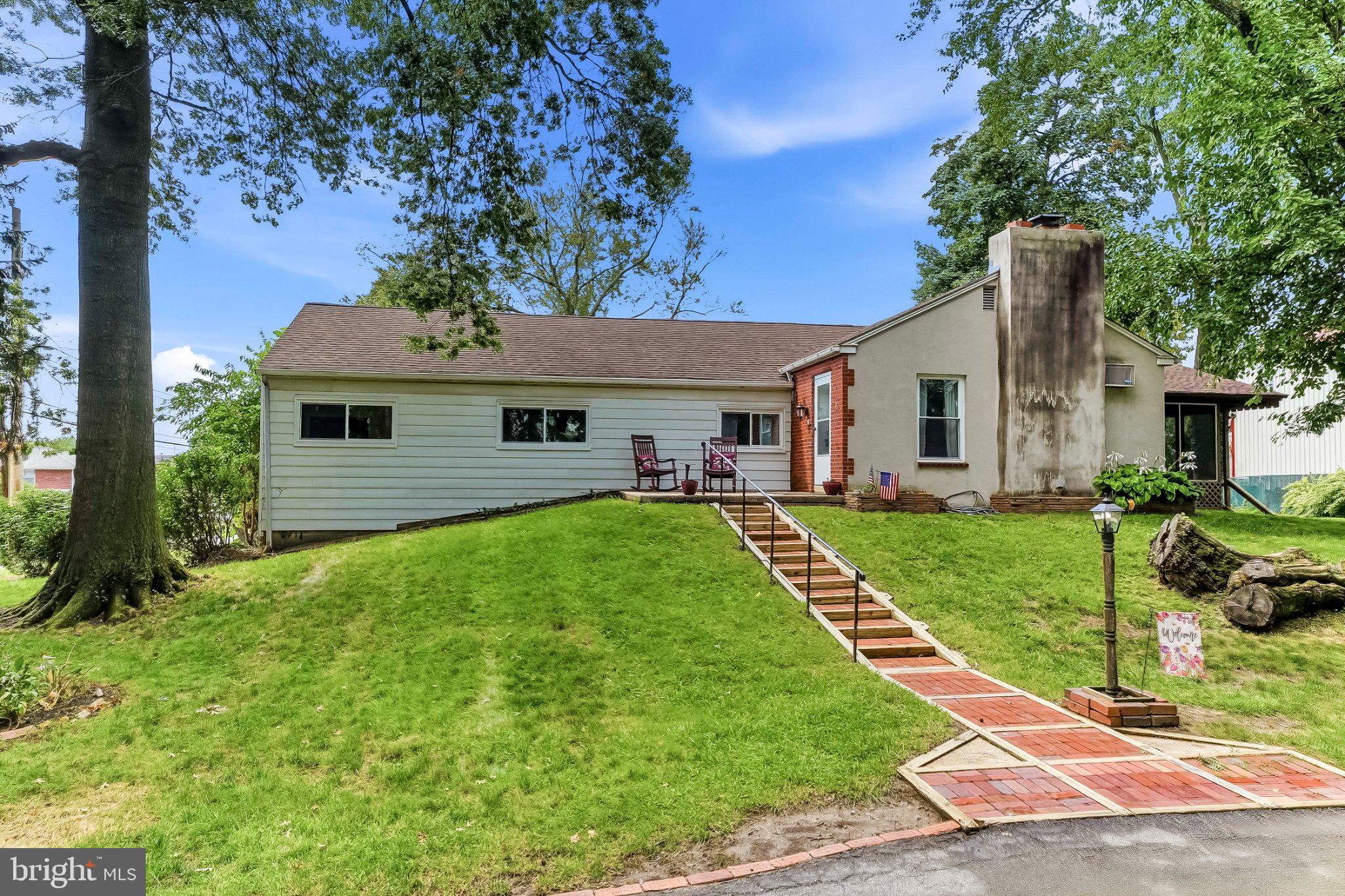 4 N GARFIELD AVENUE