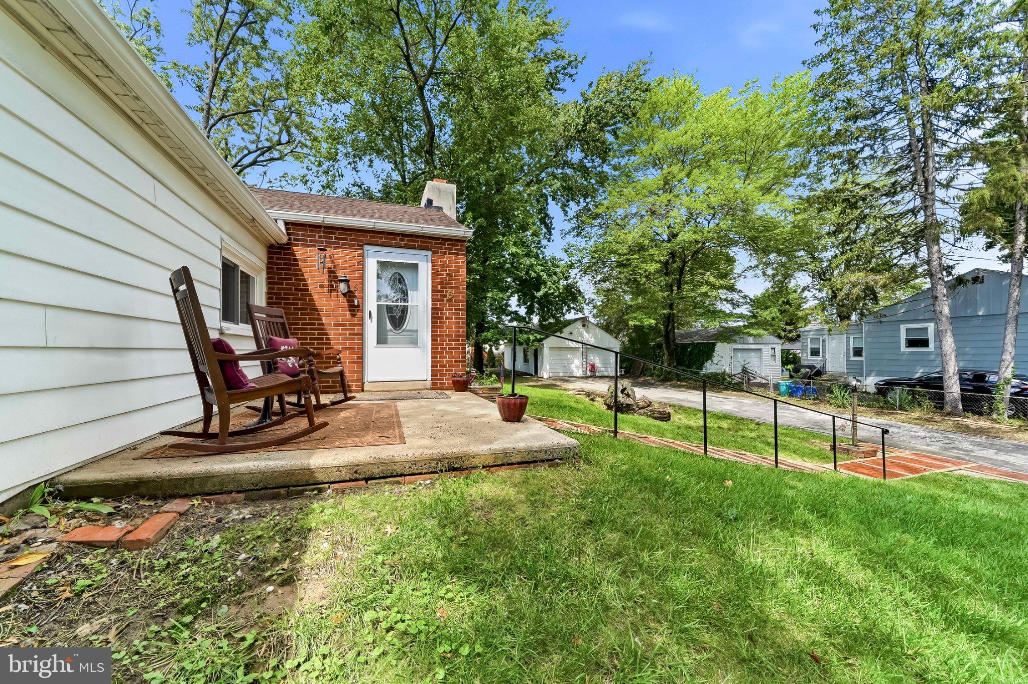 4 N GARFIELD AVENUE