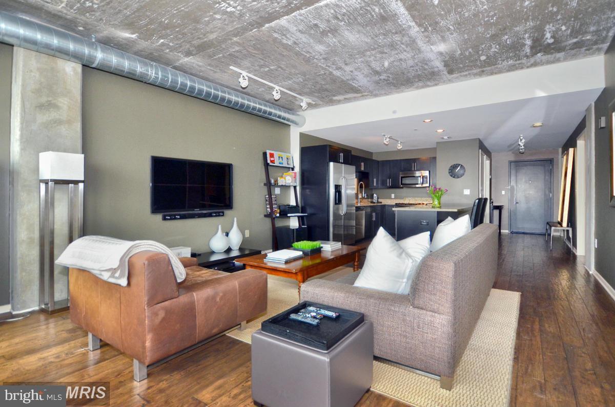 LOCUST POINT - Residential