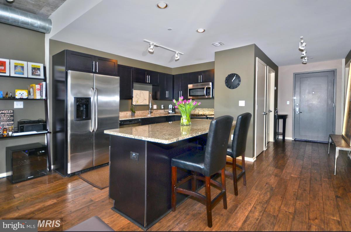 LOCUST POINT - Residential
