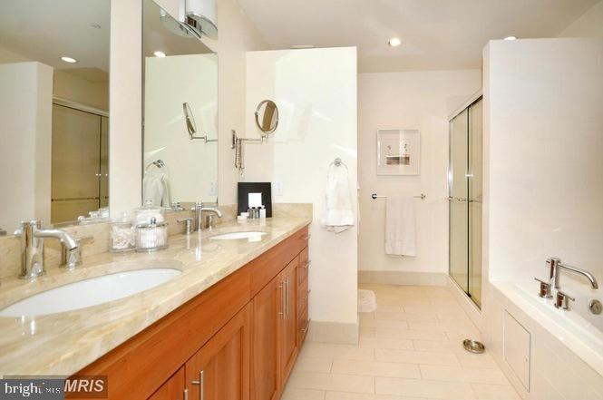 LOCUST POINT - Residential