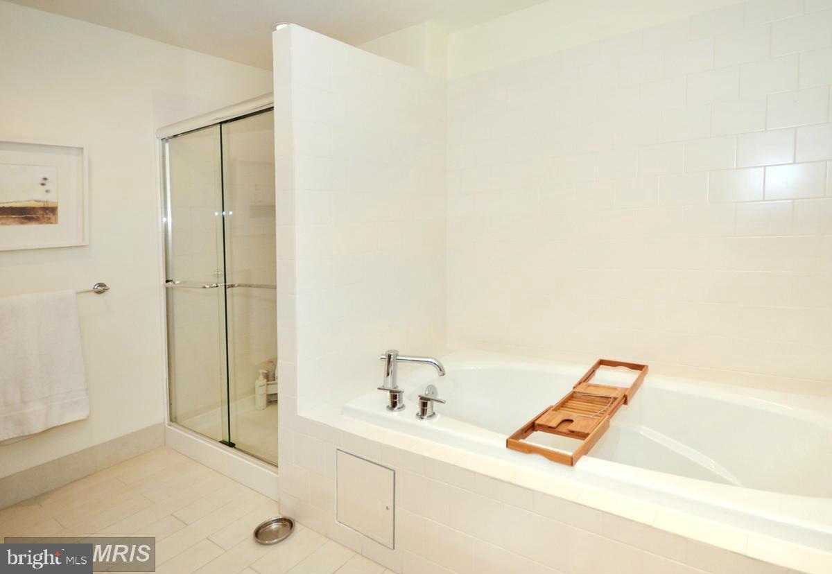 LOCUST POINT - Residential