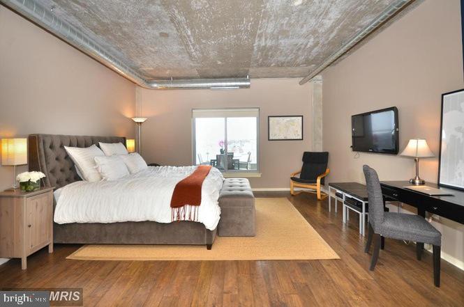 LOCUST POINT - Residential