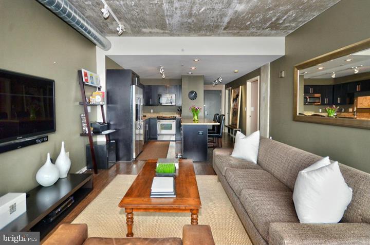 LOCUST POINT - Residential