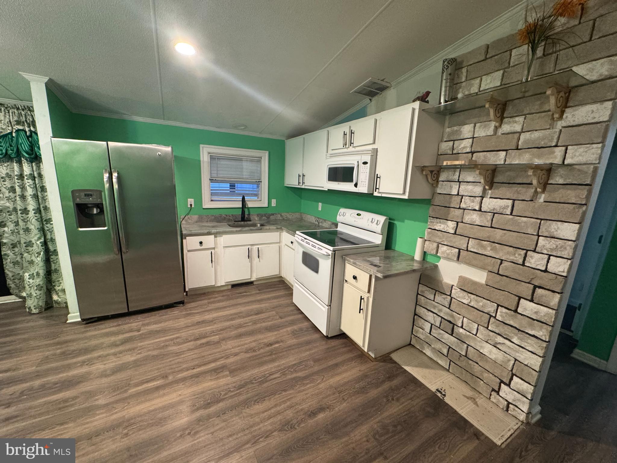 CHARLES TOWN - Residential