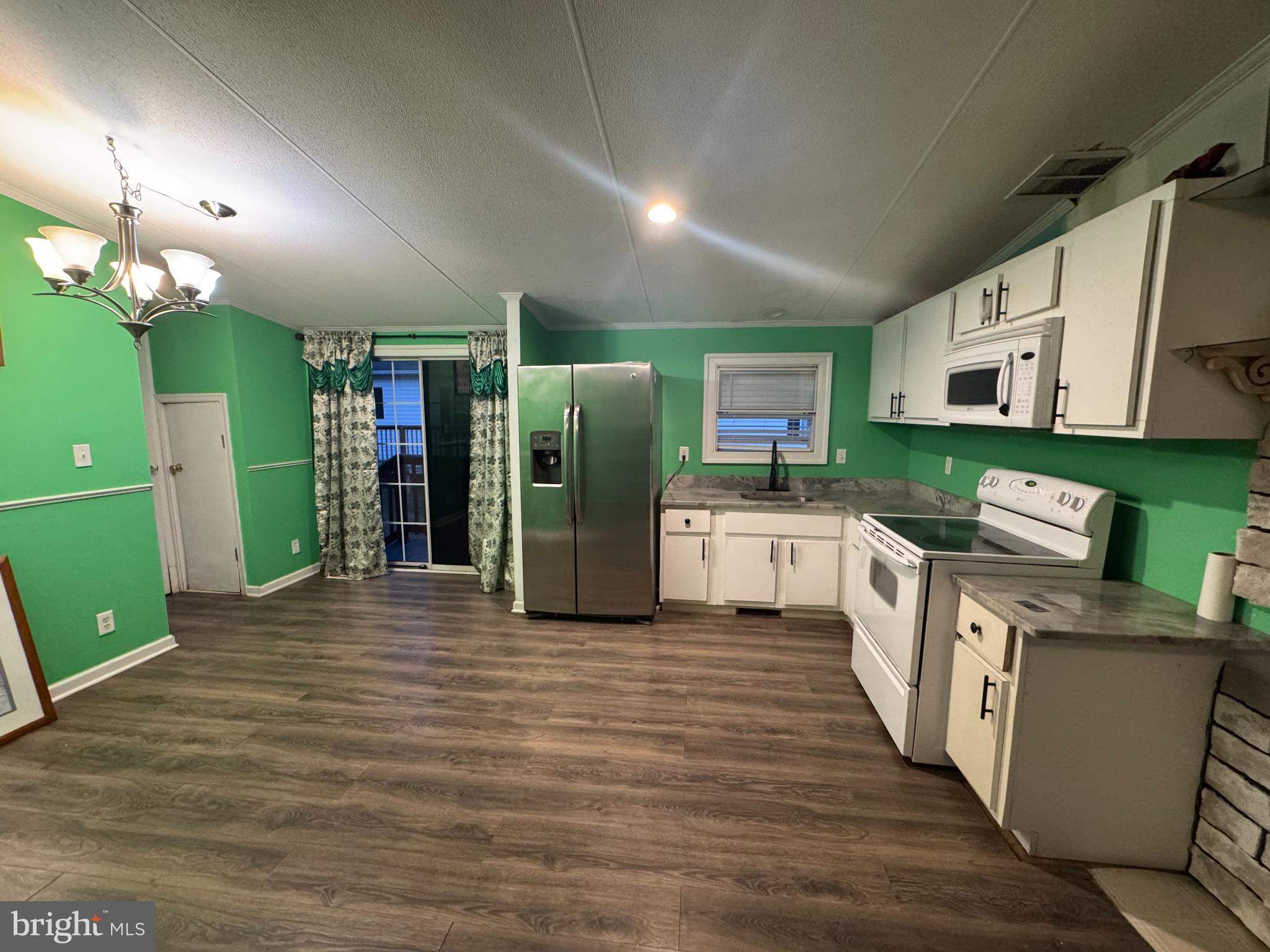 CHARLES TOWN - Residential