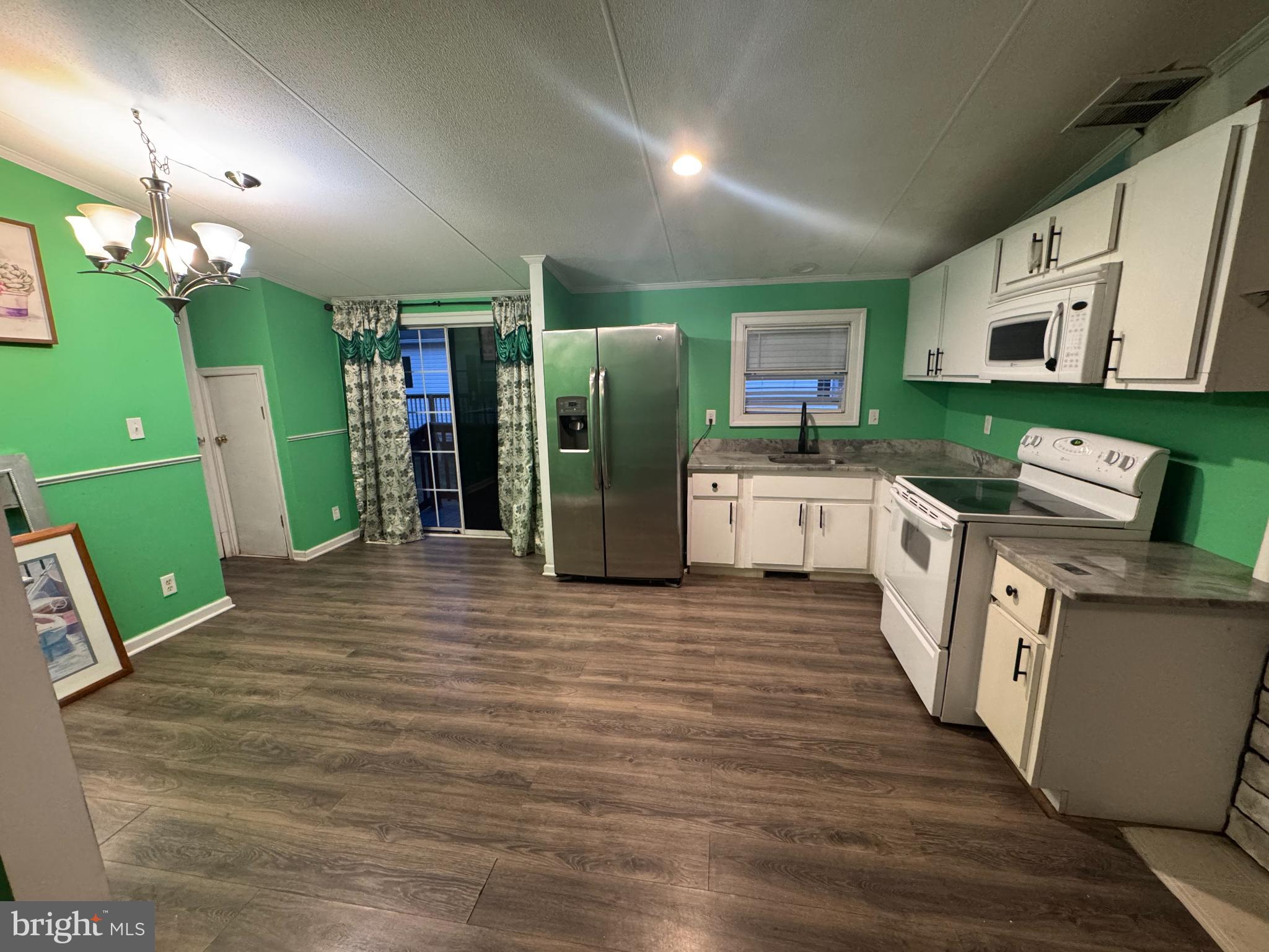 CHARLES TOWN - Residential