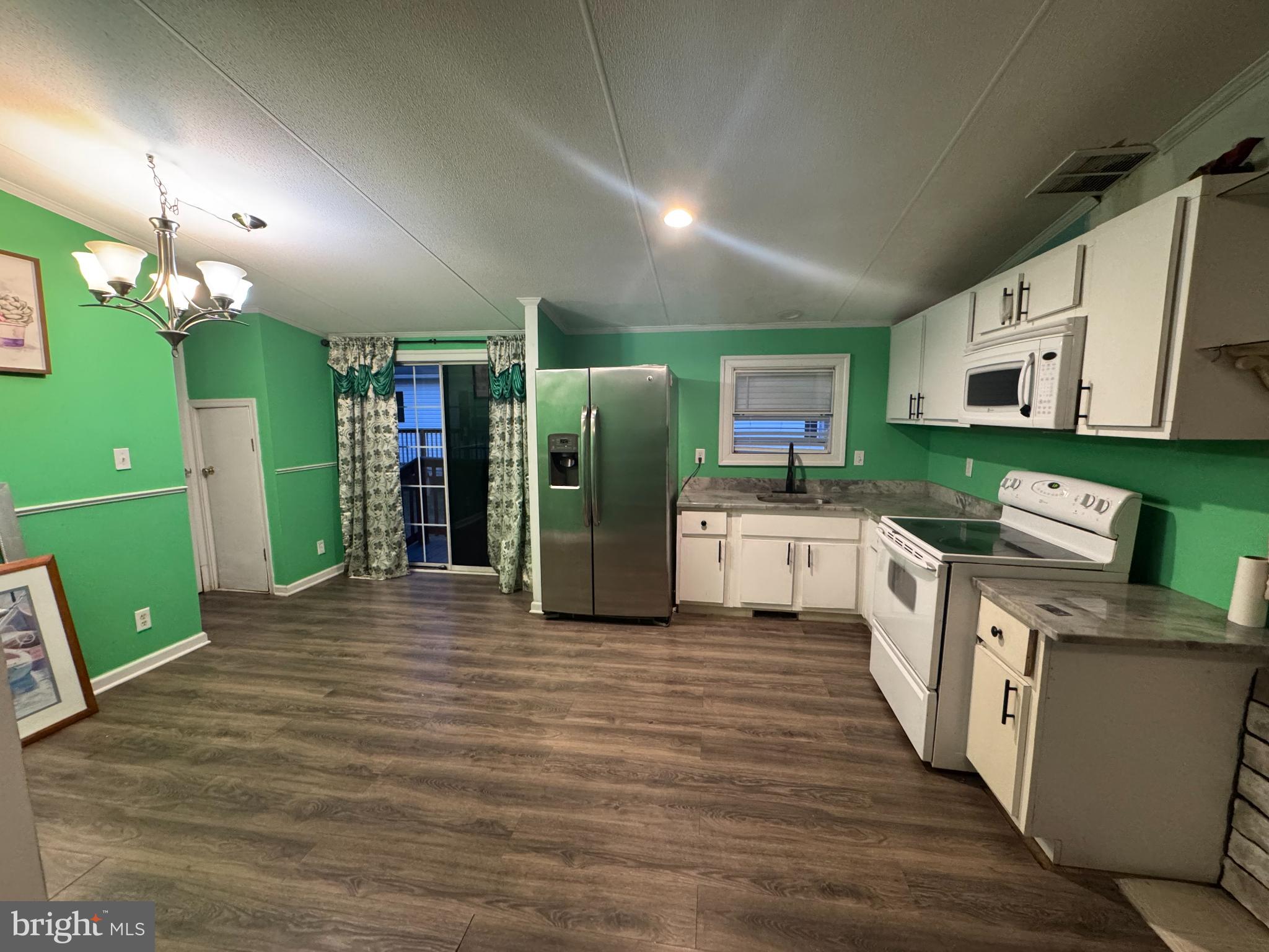 CHARLES TOWN - Residential